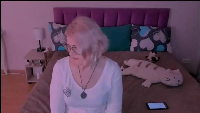 Image 10 of sabrinamacmarren Stream on Chaturbate on 1 month ago
