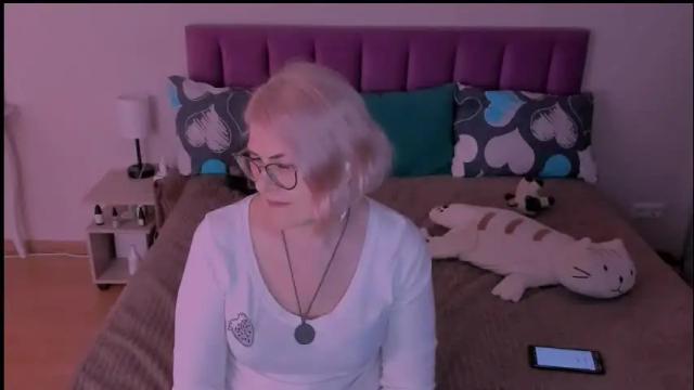 Image 4 of sabrinamacmarren Stream on Chaturbate on 1 month ago