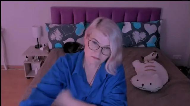 Image 11 of sabrinamacmarren Stream on Chaturbate on 1 month ago