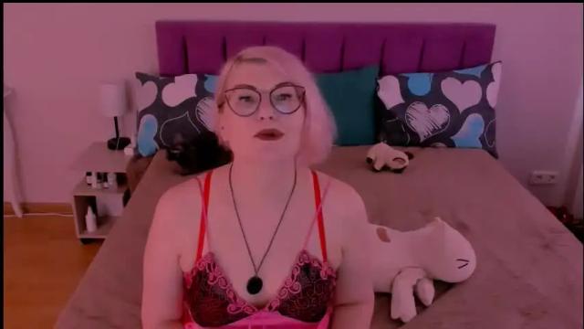Image 2 of sabrinamacmarren Stream on Chaturbate on 1 month ago