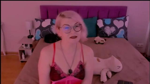 Image 3 of sabrinamacmarren Stream on Chaturbate on 1 month ago