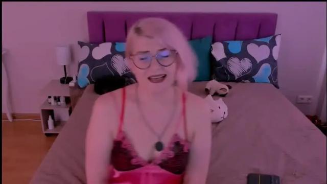 Image 6 of sabrinamacmarren Stream on Chaturbate on 1 month ago