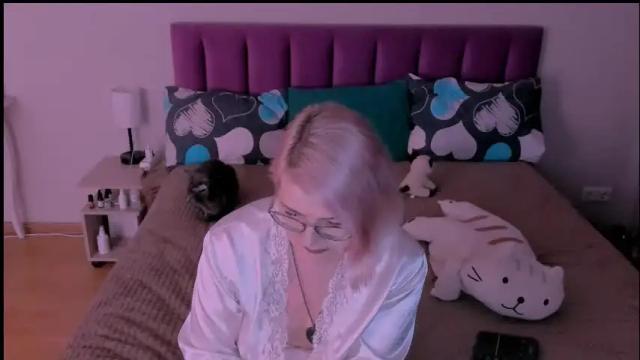 Image 10 of sabrinamacmarren Stream on Chaturbate on 1 month ago