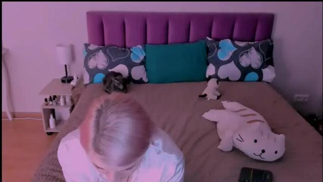 Image 12 of sabrinamacmarren Stream on Chaturbate on 1 month ago