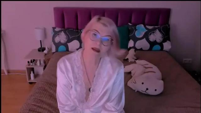 Image 2 of sabrinamacmarren Stream on Chaturbate on 1 month ago