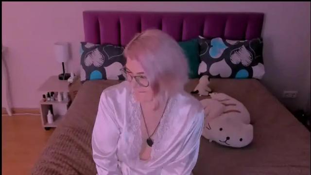 Image 3 of sabrinamacmarren Stream on Chaturbate on 1 month ago
