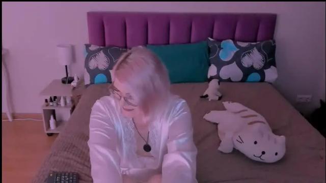 Image 7 of sabrinamacmarren Stream on Chaturbate on 1 month ago