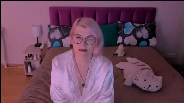 Image 8 of sabrinamacmarren Stream on Chaturbate on 1 month ago