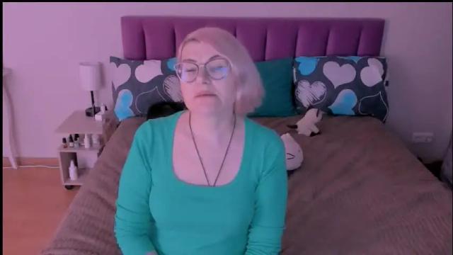 Image 12 of sabrinamacmarren Stream on Chaturbate on 1 month ago