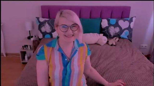 Image 12 of sabrinamacmarren Stream on Chaturbate on 1 month ago