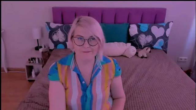 Image 2 of sabrinamacmarren Stream on Chaturbate on 1 month ago