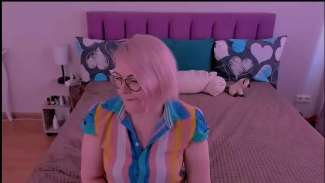 Image 3 of sabrinamacmarren Stream on Chaturbate on 1 month ago