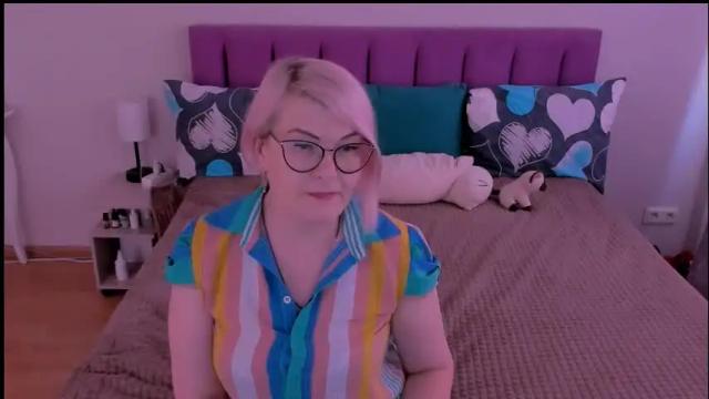Image 6 of sabrinamacmarren Stream on Chaturbate on 1 month ago