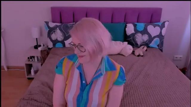 Image 7 of sabrinamacmarren Stream on Chaturbate on 1 month ago