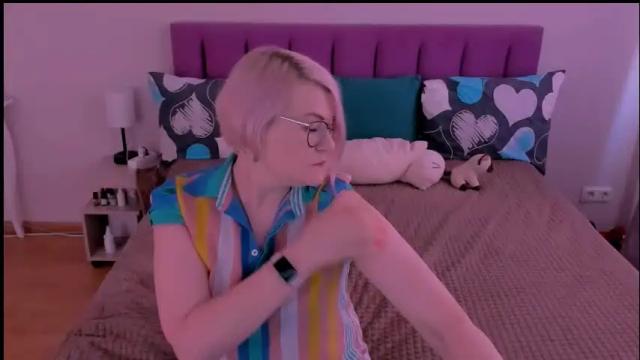 Image 8 of sabrinamacmarren Stream on Chaturbate on 1 month ago