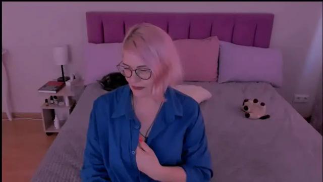 Image 10 of sabrinamacmarren Stream on Chaturbate on 1 month ago