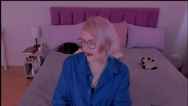 Image 11 of sabrinamacmarren Stream on Chaturbate on 1 month ago
