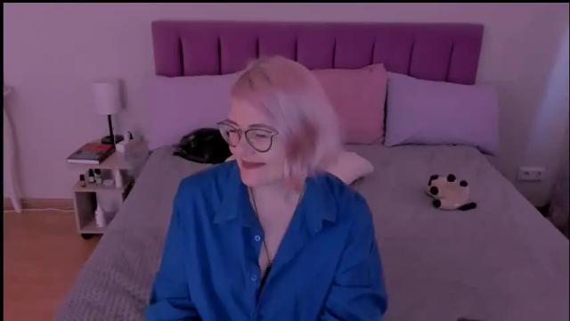 Image 12 of sabrinamacmarren Stream on Chaturbate on 1 month ago