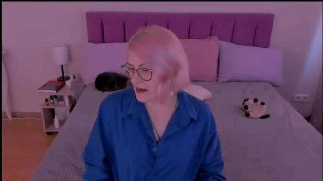 Image 2 of sabrinamacmarren Stream on Chaturbate on 1 month ago