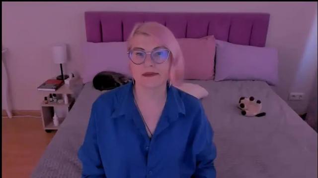 Image 3 of sabrinamacmarren Stream on Chaturbate on 1 month ago