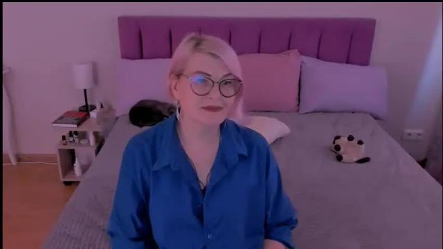 Image 4 of sabrinamacmarren Stream on Chaturbate on 1 month ago