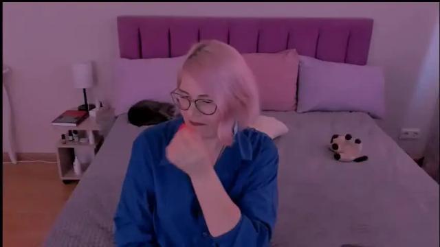 Image 6 of sabrinamacmarren Stream on Chaturbate on 1 month ago