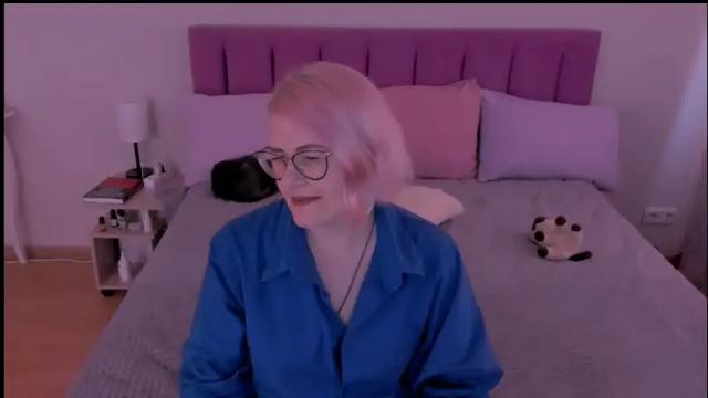 Image 8 of sabrinamacmarren Stream on Chaturbate on 1 month ago
