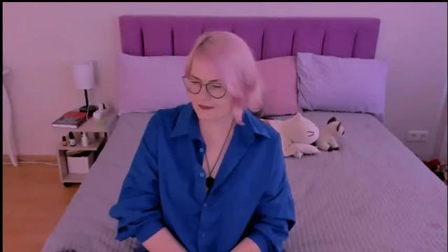 Image 11 of sabrinamacmarren Stream on Chaturbate on 1 month ago