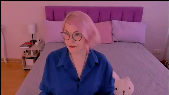 Image 2 of sabrinamacmarren Stream on Chaturbate on 1 month ago