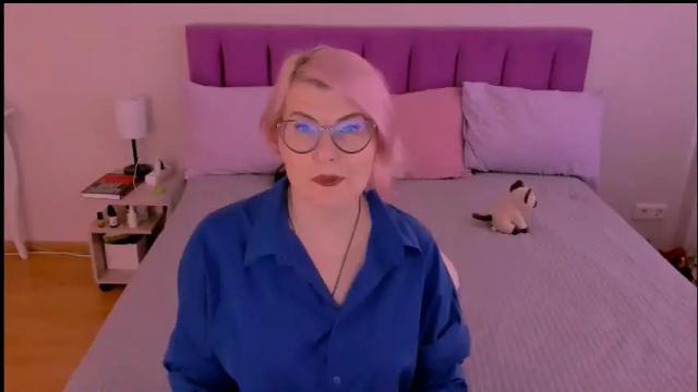 Image 3 of sabrinamacmarren Stream on Chaturbate on 1 month ago