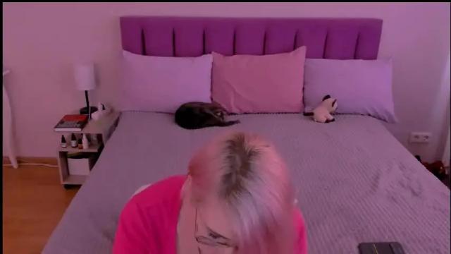 Image 12 of sabrinamacmarren Stream on Chaturbate on 1 month ago