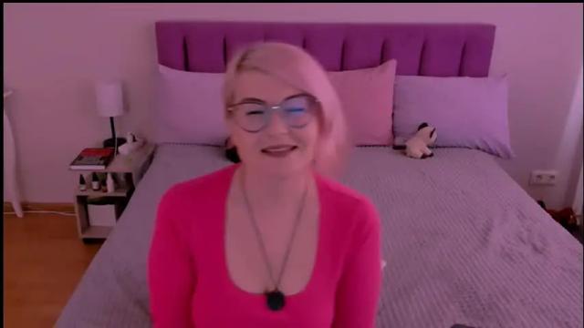 Image 4 of sabrinamacmarren Stream on Chaturbate on 1 month ago
