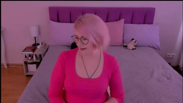 Image 6 of sabrinamacmarren Stream on Chaturbate on 1 month ago