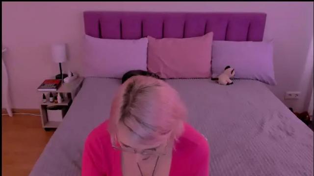 Image 8 of sabrinamacmarren Stream on Chaturbate on 1 month ago