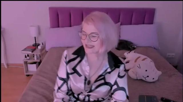 Image 11 of sabrinamacmarren Stream on Chaturbate on 1 month ago