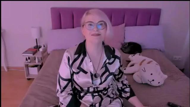 Image 6 of sabrinamacmarren Stream on Chaturbate on 1 month ago