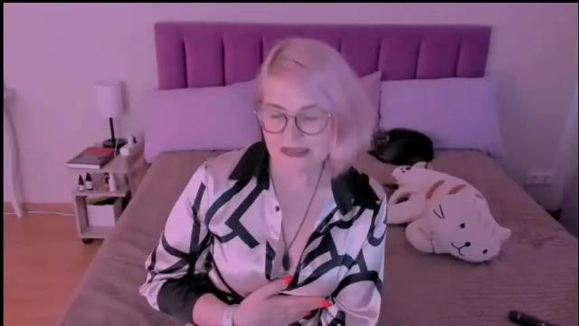 Image 7 of sabrinamacmarren Stream on Chaturbate on 1 month ago