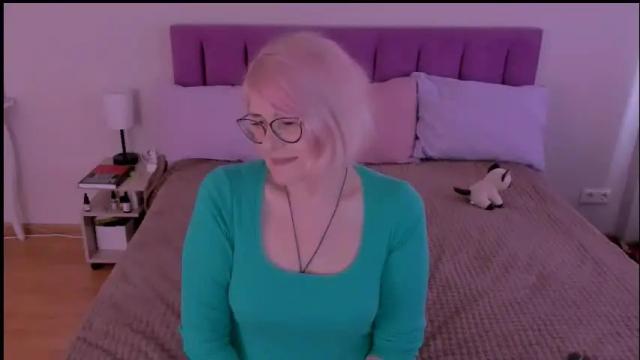 Image 12 of sabrinamacmarren Stream on Chaturbate on 29 days ago