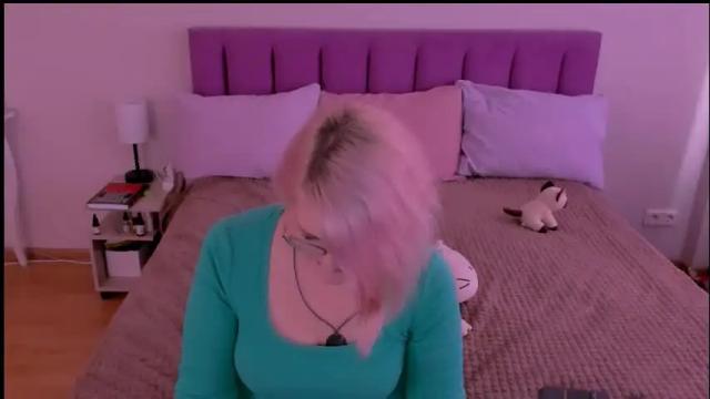 Image 8 of sabrinamacmarren Stream on Chaturbate on 29 days ago