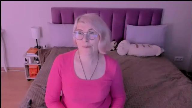 Image 12 of sabrinamacmarren Stream on Chaturbate on 27 days ago