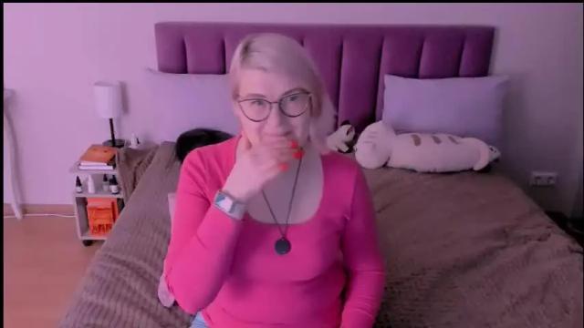 Image 7 of sabrinamacmarren Stream on Chaturbate on 27 days ago