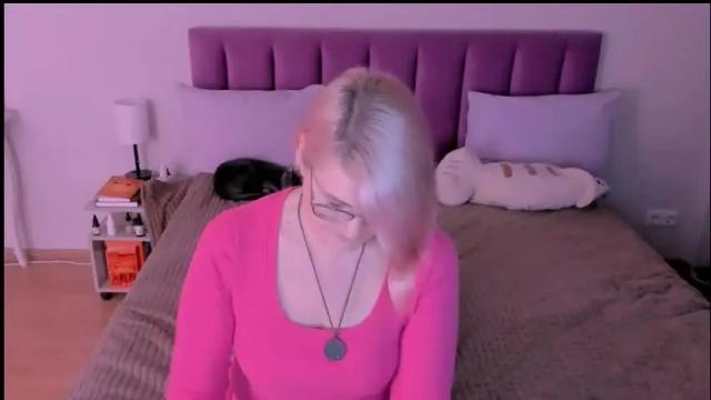 Image 8 of sabrinamacmarren Stream on Chaturbate on 27 days ago