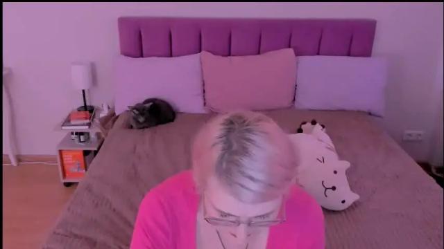 Image 10 of sabrinamacmarren Stream on Chaturbate on 24 days ago
