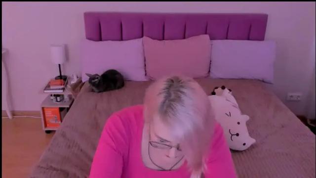 Image 8 of sabrinamacmarren Stream on Chaturbate on 24 days ago