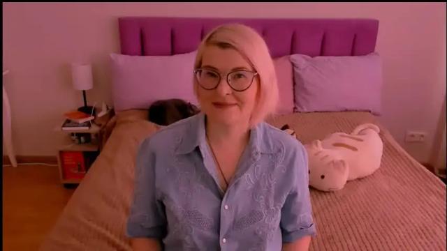 Image 2 of sabrinamacmarren Stream on Chaturbate on 22 days ago