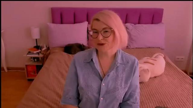 Image 4 of sabrinamacmarren Stream on Chaturbate on 22 days ago