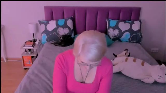 Image 10 of sabrinamacmarren Stream on Chaturbate on 21 days ago