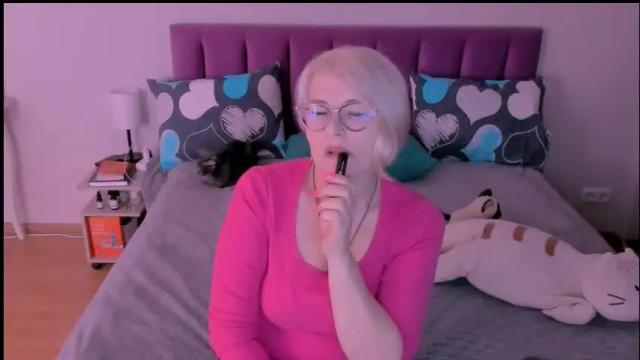 Image 3 of sabrinamacmarren Stream on Chaturbate on 21 days ago