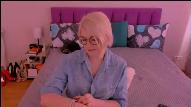 Image 2 of sabrinamacmarren Stream on Chaturbate on 13 days ago