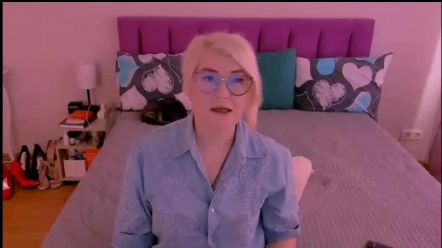 Image 3 of sabrinamacmarren Stream on Chaturbate on 13 days ago